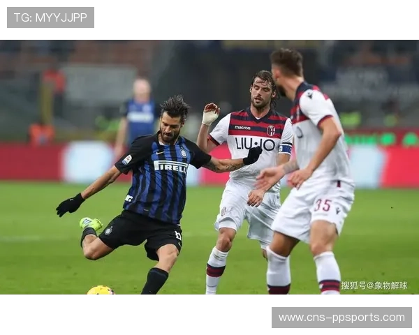 米兰客场球迷高歌助威,博洛尼亚手抛球失误送大礼 米兰客场球迷高歌助威,博洛尼亚手抛球失误送大礼